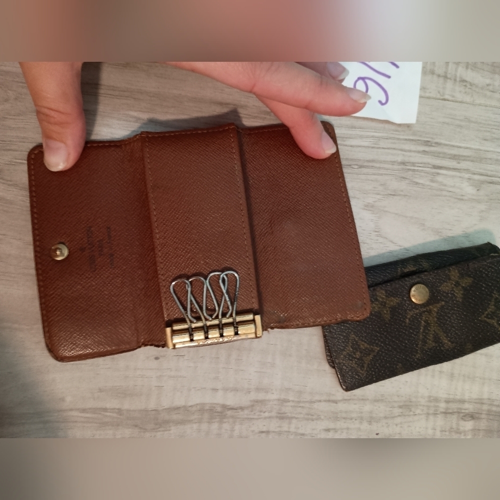 Authentic Louis Vuitton Monogram 2 Key Case Holders 4 Key - Picture 6 of 13